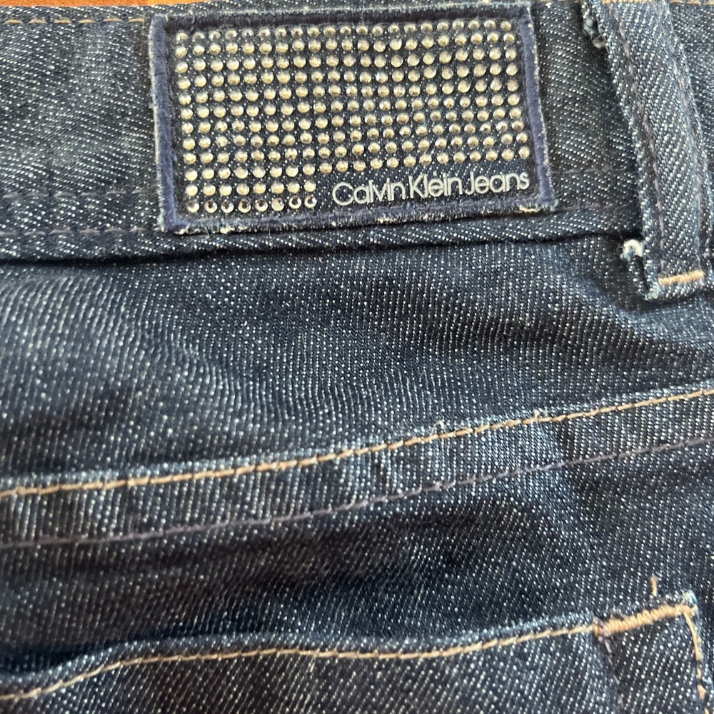 Summer Special Calvin Klein Straight Leg Slimming Denim Jeans in Size 28 - Picture 11 of 16
